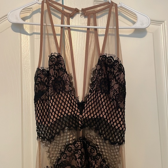 Hello Molly Black and Cream Lace Dress - Picture 3 of 10